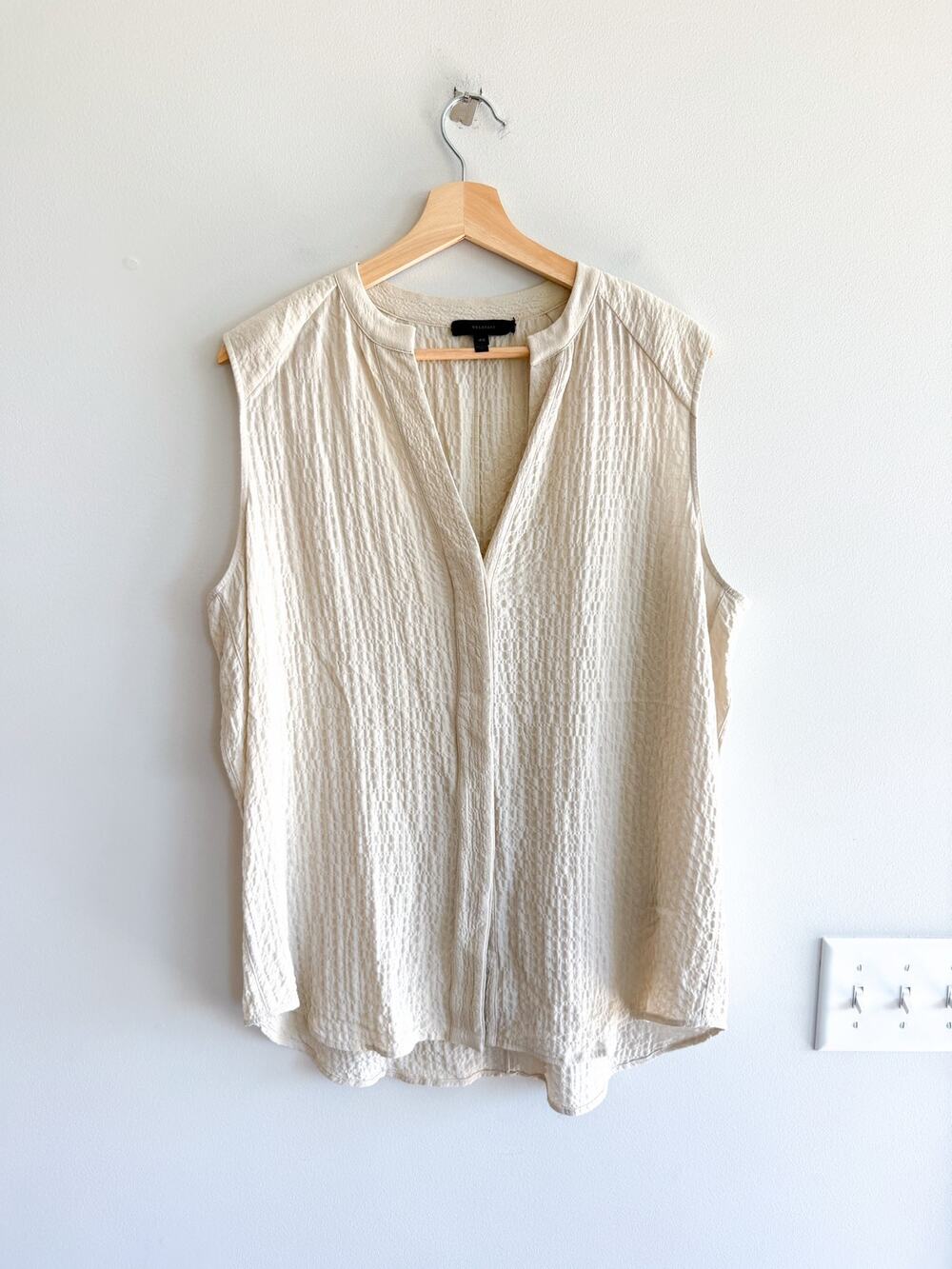 Belstaff Textured Fabric Sleeveless Button Front Tank Top Cream 46
